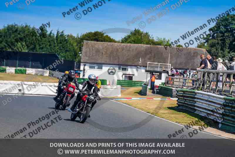 Vintage motorcycle club;eventdigitalimages;mallory park;mallory park trackday photographs;no limits trackdays;peter wileman photography;trackday digital images;trackday photos;vmcc festival 1000 bikes photographs